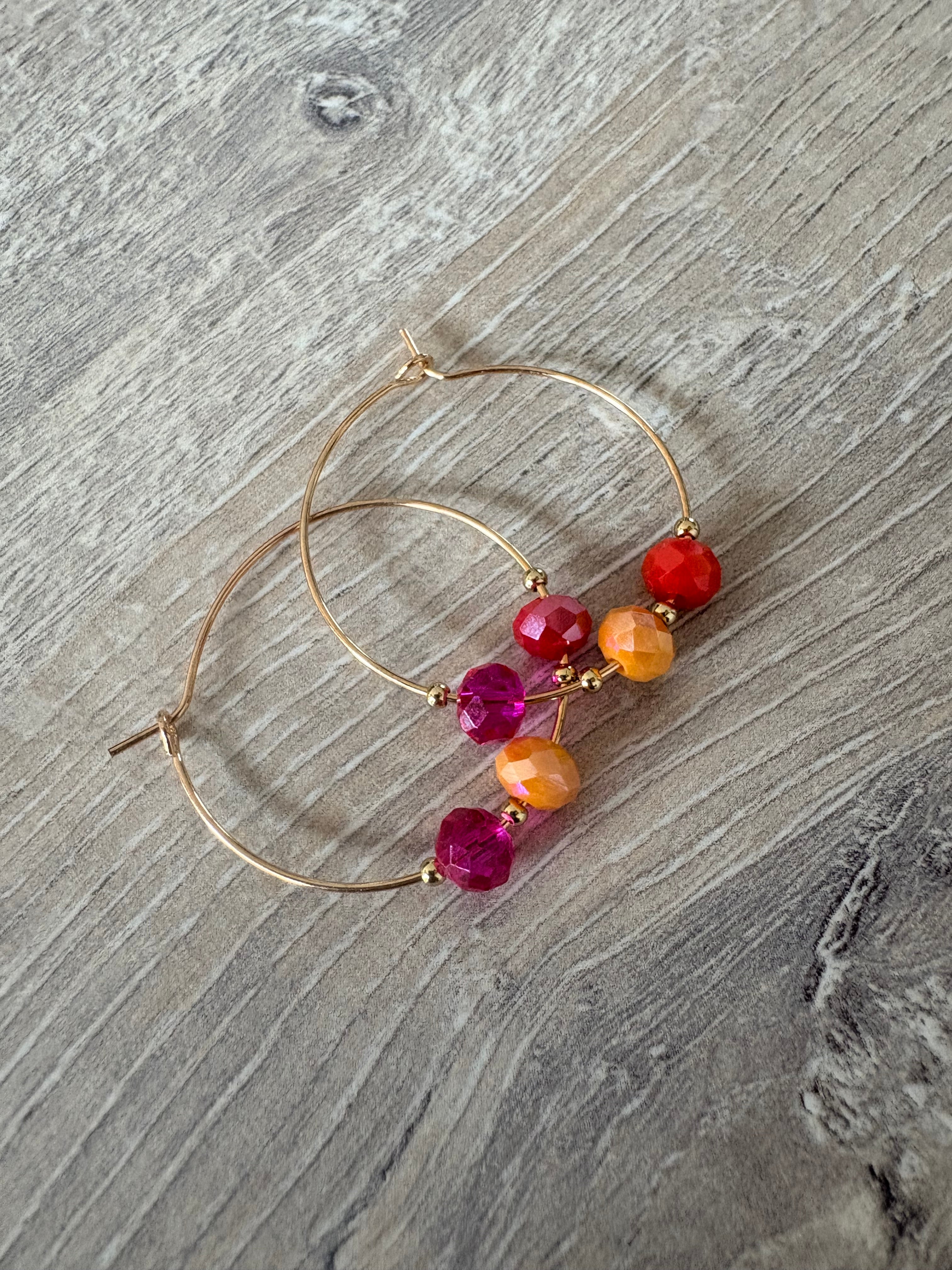 Créoles Dorées Perles Multicolores rouge et range