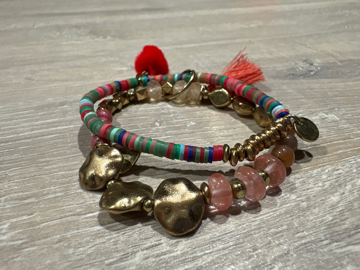 Bracelet multi-rangs bohème heishi & breloques dorées