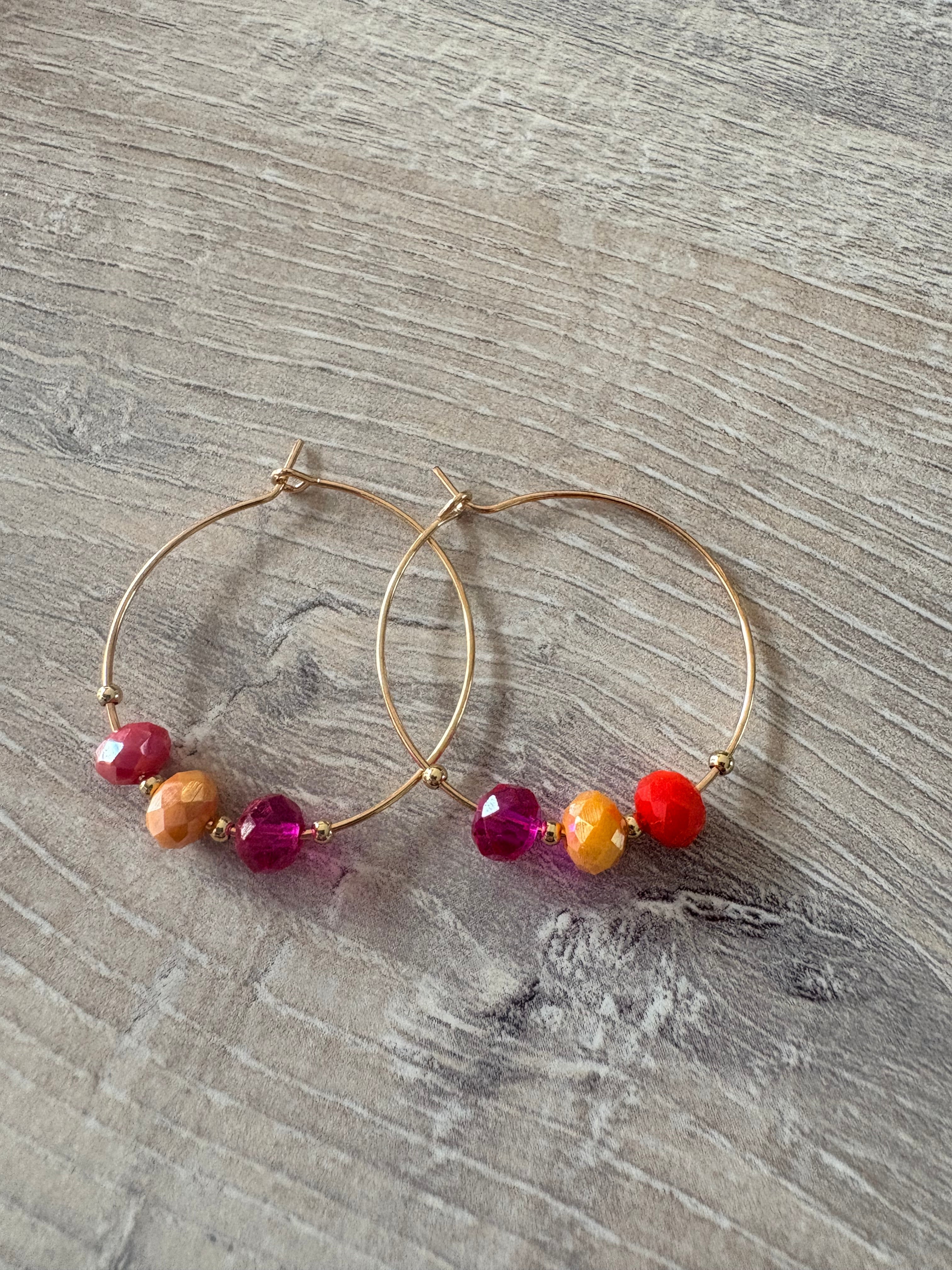 Créoles Dorées Perles Multicolores rouge et range