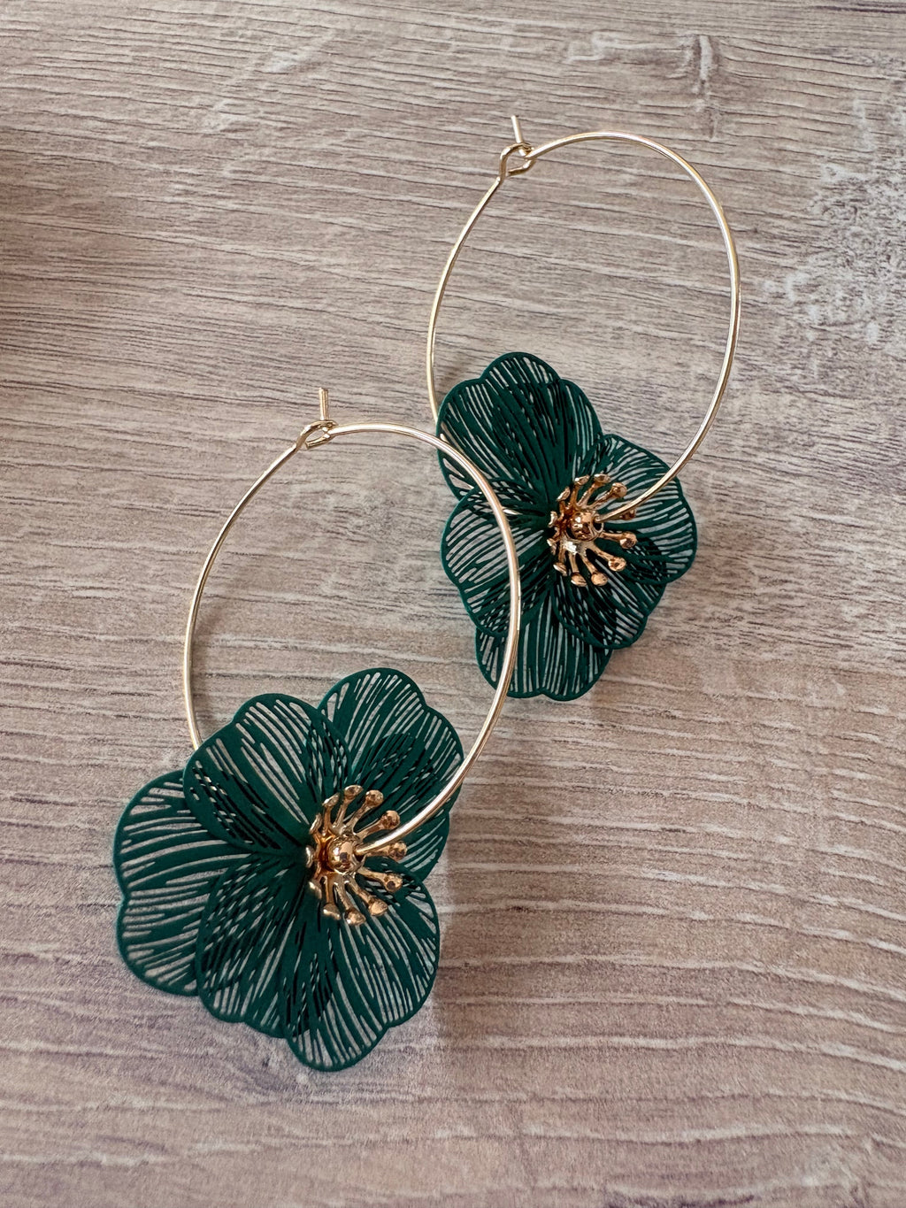Boucles d'oreilles créoles fleur verte et acier inoxydable
