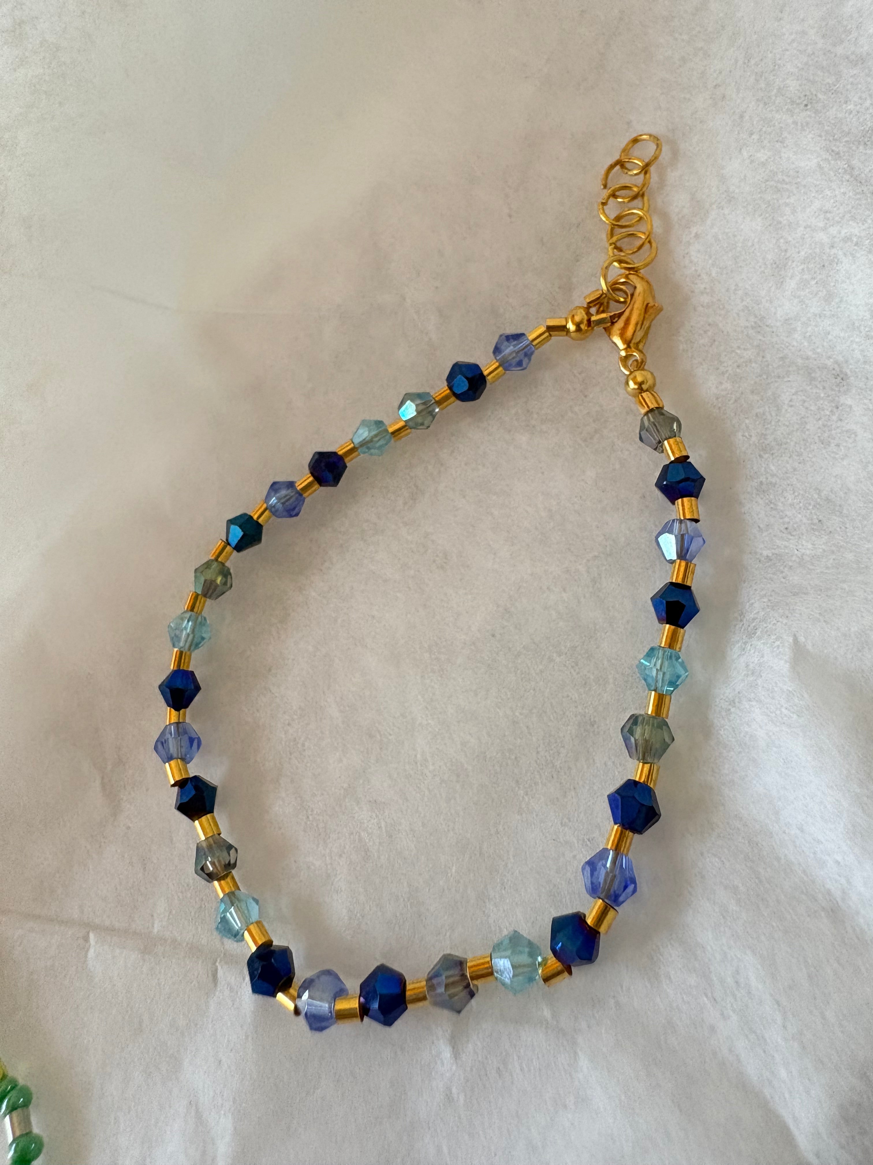 Bracelet simple rang cristaux Swarovski bleu et doré fait main