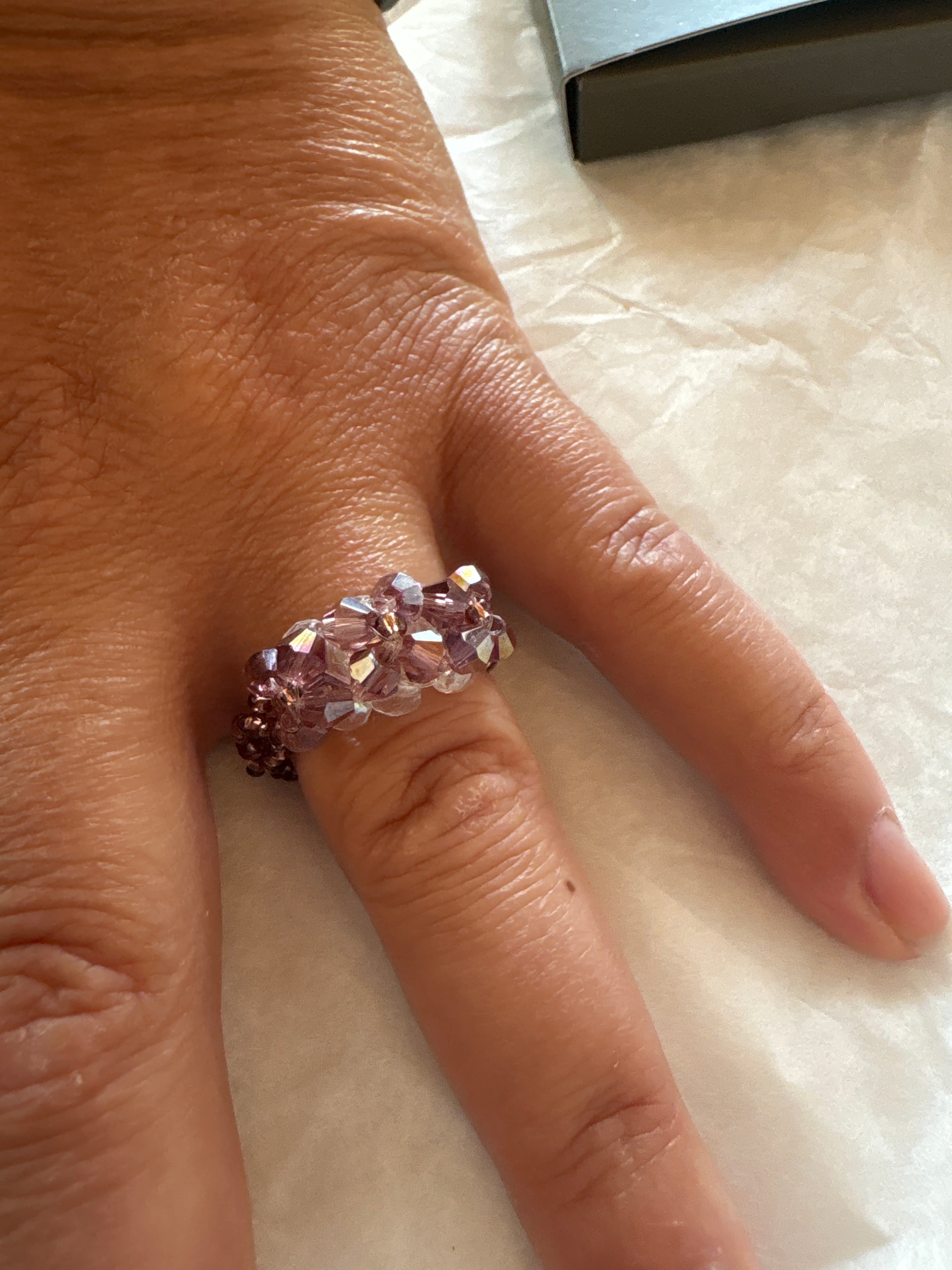 Bague fleurs swarovski ton violet métallisé transparent