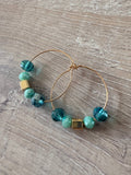 Boucles d'oreilles créoles perles turquoise & doré — Fait Main