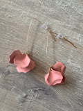 Boucles d'oreilles pendantes Fleur Rose – Crochet Doré