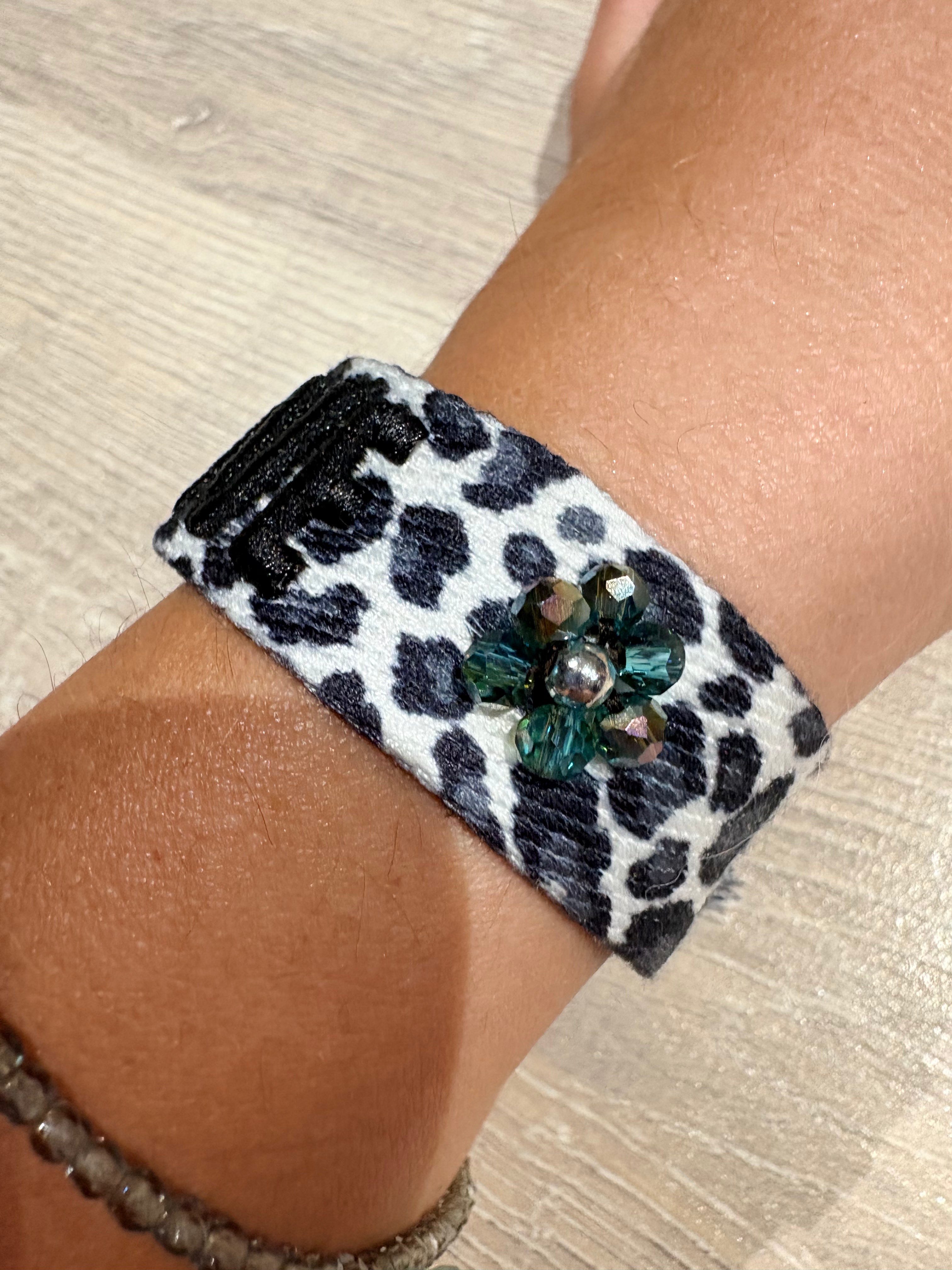 Bracelet Manchette Léopard Boho – Pompon & Perles - fait main