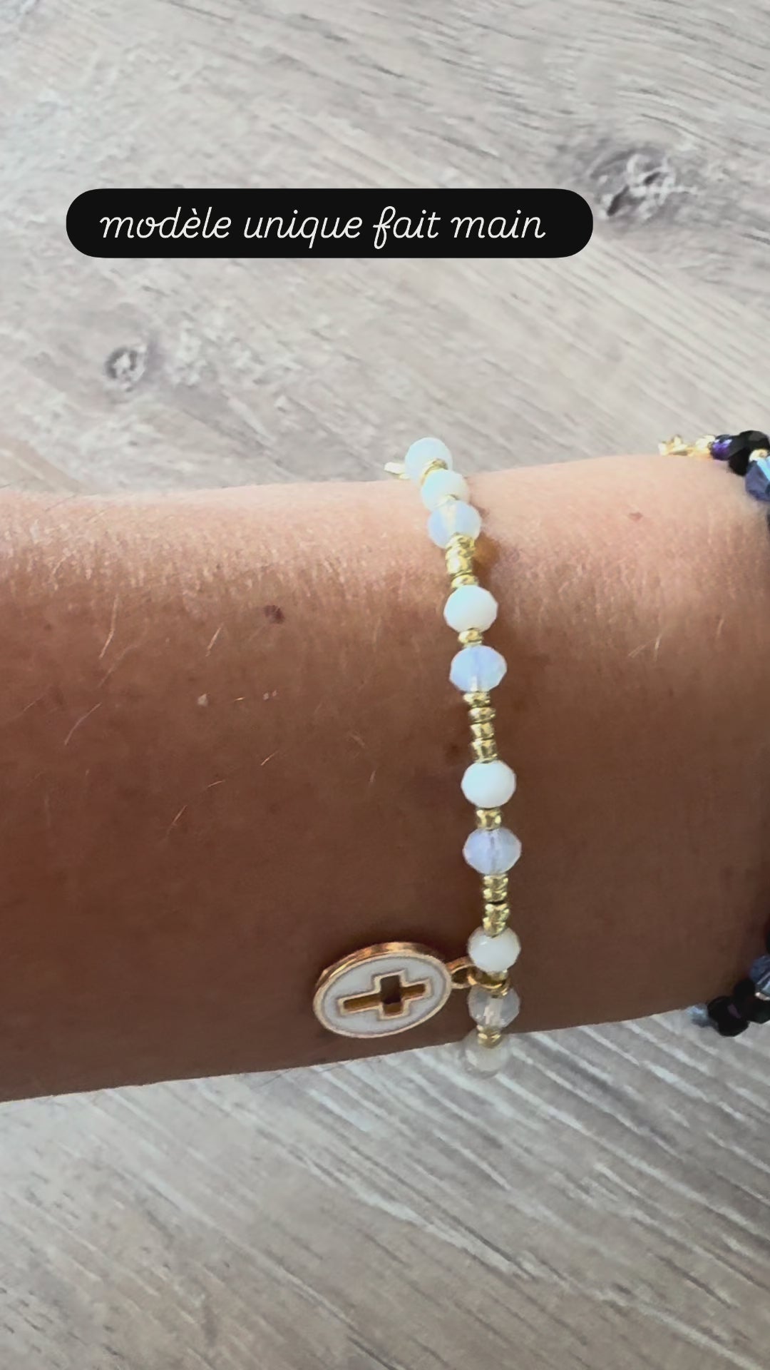 Bracelet Perles cristaux swaroski en et Croix Dorée - fait main
